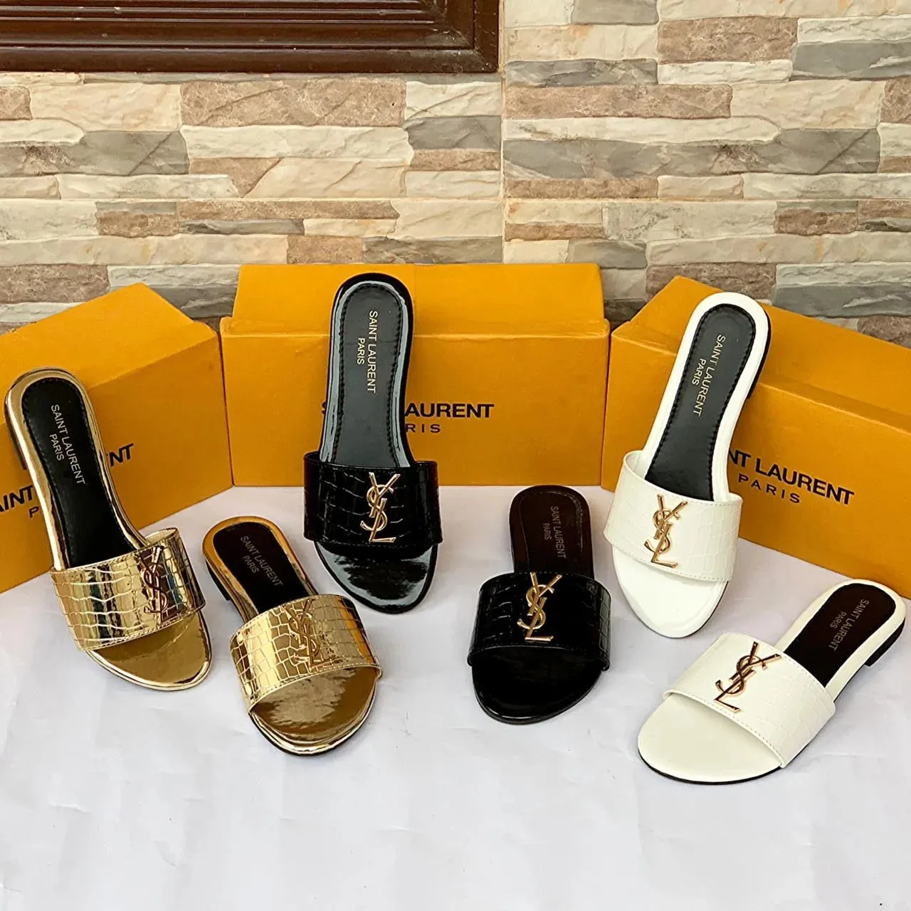 CROCODILE SLIPPERS - GOLDEN