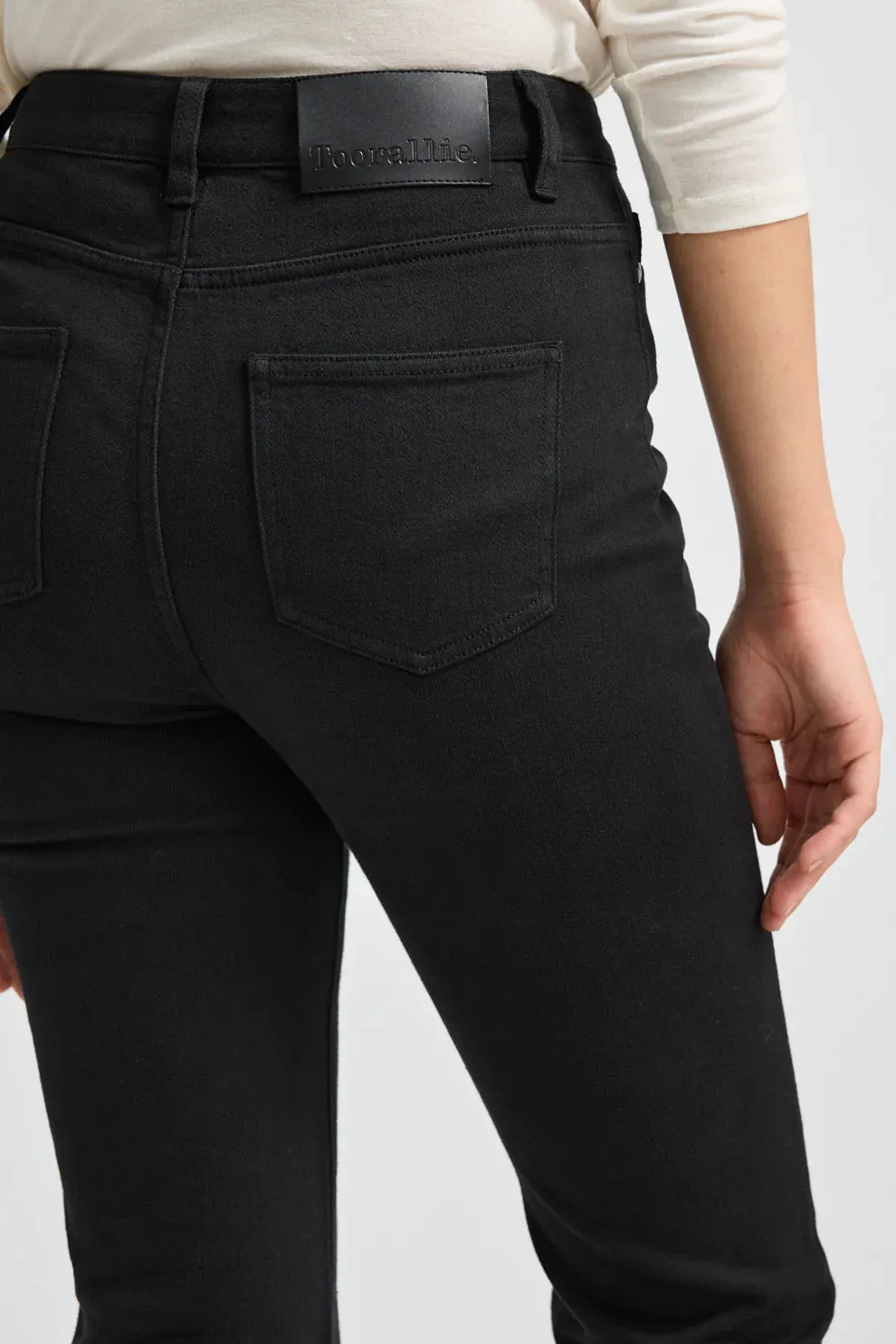 High Rise Straight Jean | Black