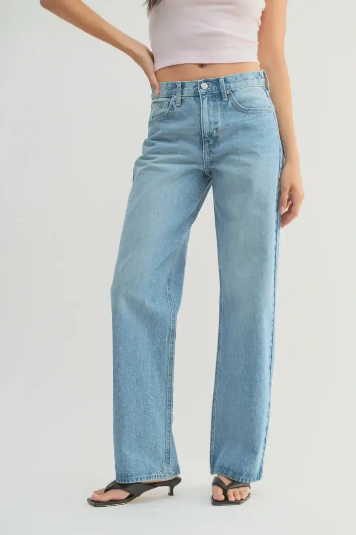 THE RELAXED STRAIGHT LEG DENIM JEAN