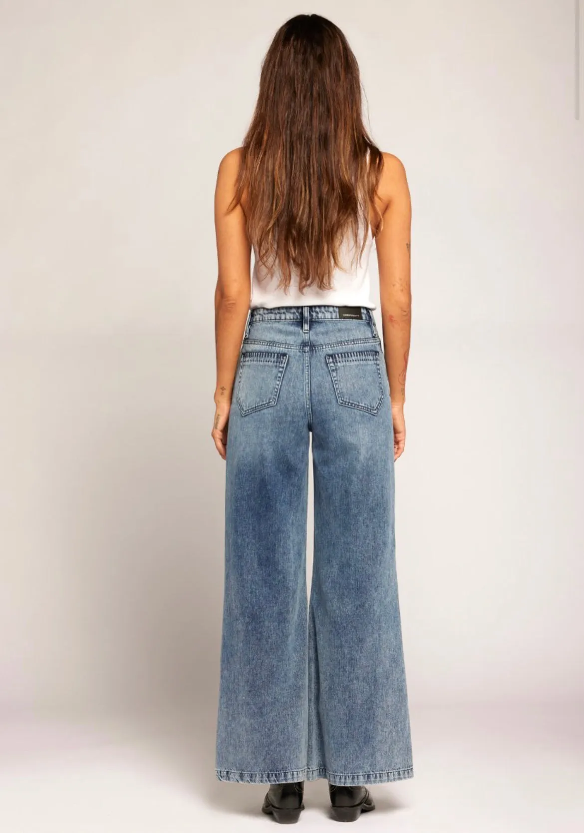 THE TIMELESS FLARE JEAN