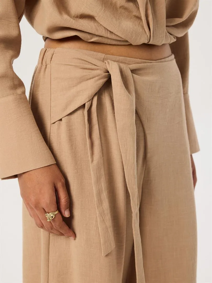 Tie Waist Detailed Slippery Pants - Beige