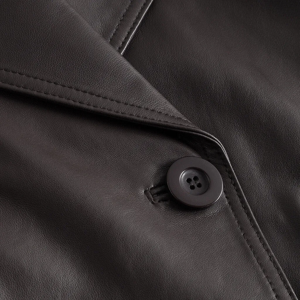 Trendy short May trenchcoat in soft leather / 51146 - Chocolate