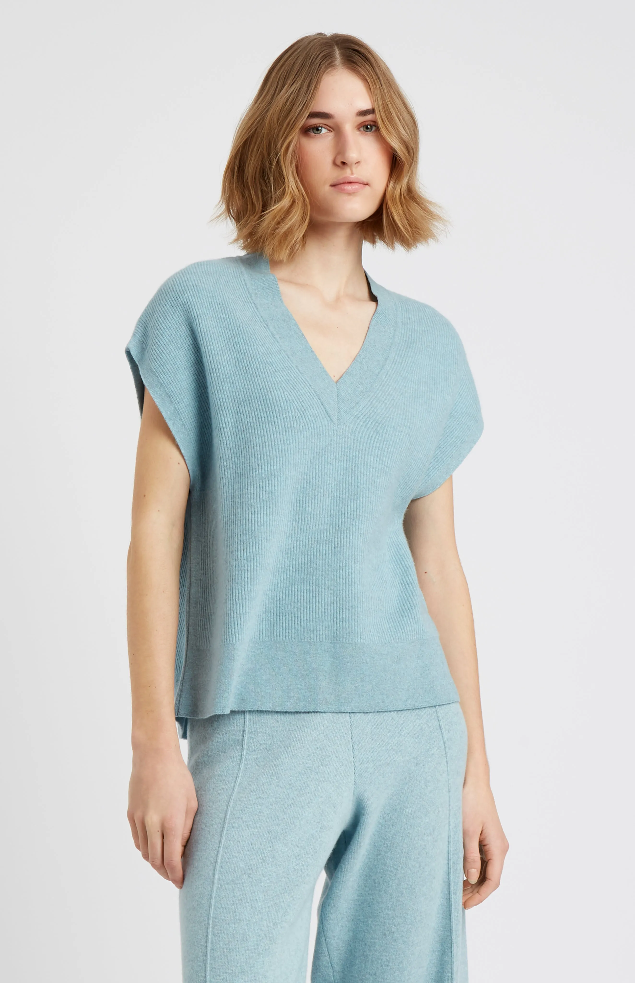 Women's Cashmere Blend V Neck Sleeveless Jumper In Aqua Melange